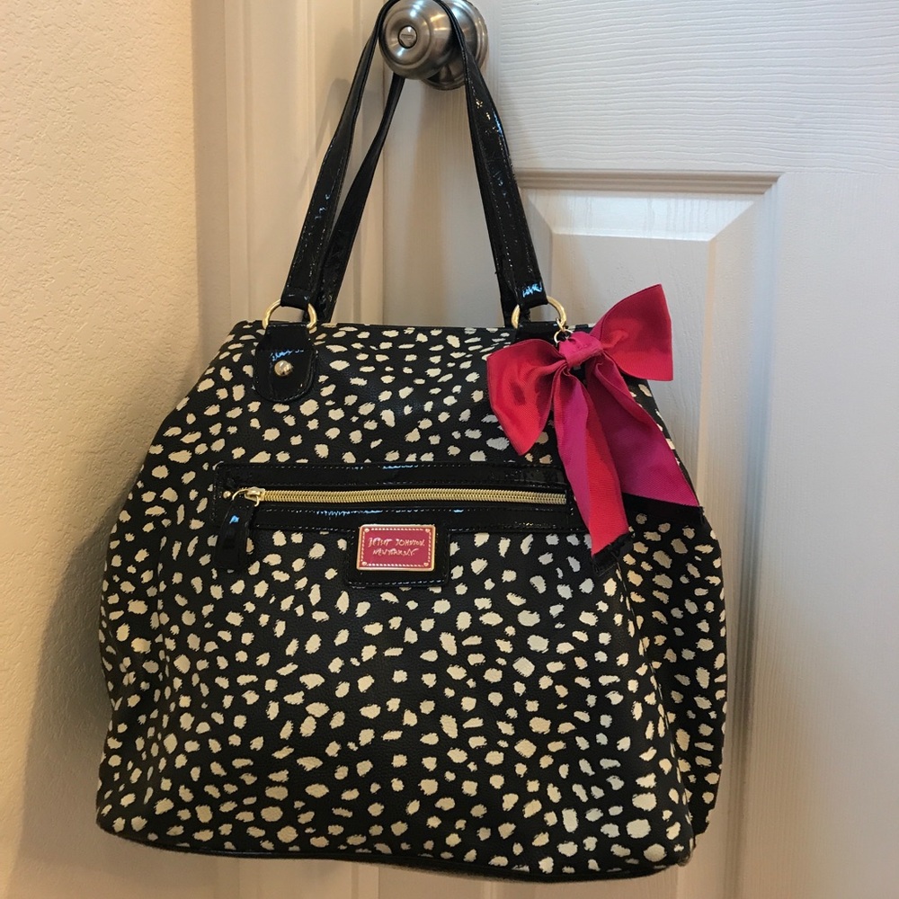 COPY - Betsey Johnson Black and white hand bag.